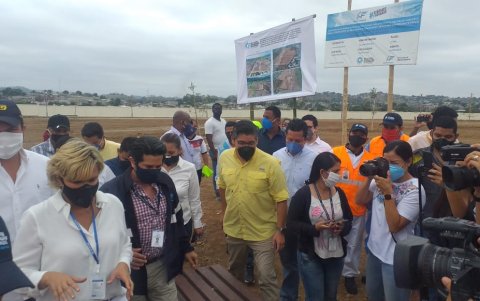 Hecho. La alcaldesa Cynthia Viteri entregó hace unos minutos la obra.