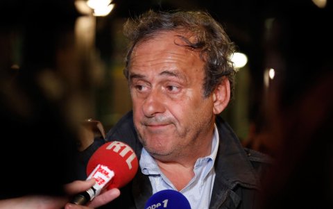 En 2018, Michel Platini, quien integró el comité organizador de Francia 1998, reconoció que el calendario de ese torneo fue diseñado para favorecer el recorrido de los anfitriones hasta la final.