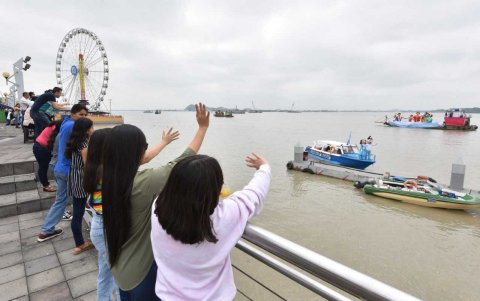 Las familias están felices de volver a vivir en este acto en la ciudad.