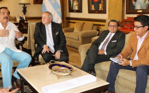 Un ejemplo de socialización de proyectos se realizó en el proyecto Delta, propuesto por la Universidad de Guayaquil.