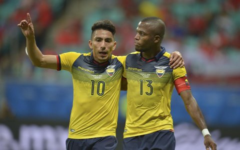 Ángel Mena y Enner Valencia será titulares mañana ante Argentina en La Bombonera.