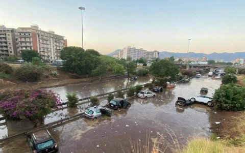 PALERMO. Una visión general de los daños causados por el mal tiempo y las inundaciones repentinas en esta ciudad de Sicilia, el gran archipiélago en el sur de Italia.