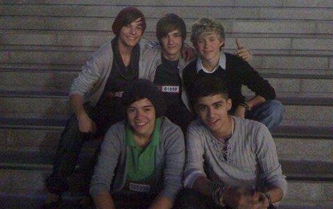 La primera fotografía - no oficial-  de la banda, tomada por la madre de Louis Tomlinson.