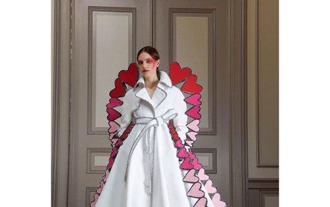 El blanco y los corazones rojos simbolizan la esperanza de que pronto todo vuelva a la normalidad.