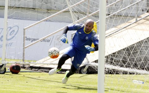 Luis Fernando Fernández en Aucas, su último club. El golero se mantiene en actividad.