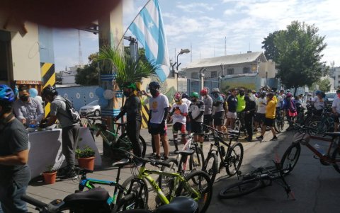 Hecho. El ciclopaseo inició a las 8:45 y prevé culminar alrededor del mediodía.