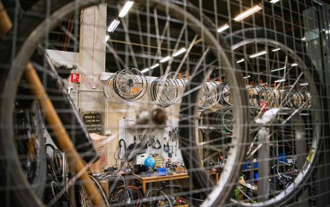 ESKILSTUNA. Parte de los objetos que se ofertan en el ReTuna, están prolijamente restaurados.