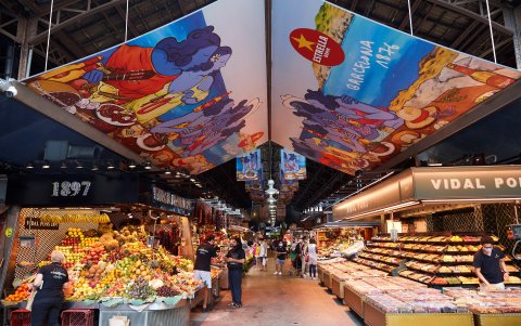 BARCELONA. Poca afluencia en el mercado de la Boquería tras el anuncio de mantenerse en casa, ante el riesgo de un posible rebrote.