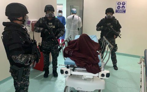 Estado. Salcedo aún requiere de un injerto de piel, según han evaluado los médicos que lo atienden.