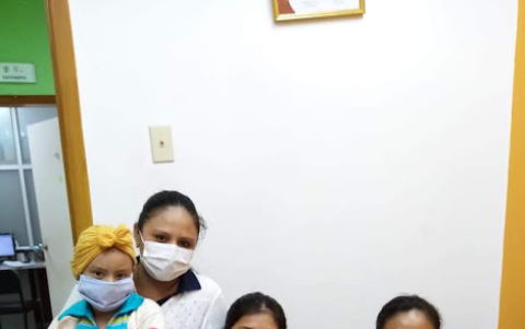 Grupos y empresas colaboran con artículos de todo tipo como mascarillas.