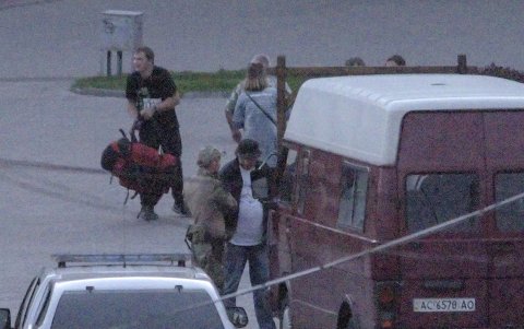 LUTSK. El oficial del Servicio de Seguridad arresta al posible secuestrador después de la liberación de rehenes del autobús.