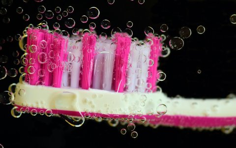 La limpieza con agua y jabón también es efectiva para evitar que en las cerdas se acumulen microorganismos.