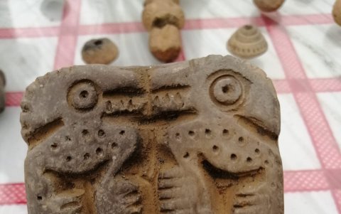 Los comuneros de la zona han encontrados diferentes piezas que corresponderían a dos culturas de Ecuador.