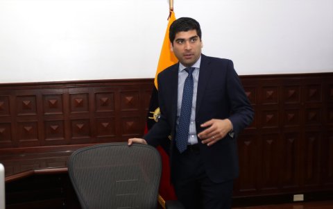 El apoyo a Otto Sonnenholzner sería el motivo de la pugna interna en la Izquierda Democrática.