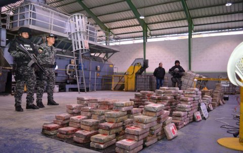 Desde 2021 se ha incautado 580 toneladas de droga, expertos consideran que este es un indicador no del buen trabajo de la policía, sino de mayor penetración del narco en Ecuador.