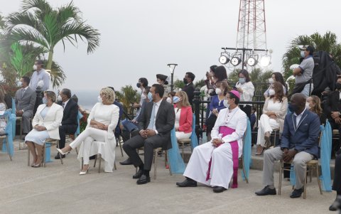 Funcionarios municipales, durante la sesión solemne, en El Carmen.