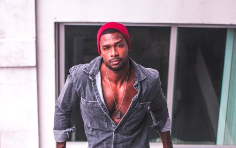 Su profesión como modelo internacional, le abrió las puertas a la actuación.