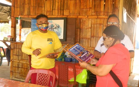 Atención. Ante la falta de turistas, son contados los negocios que ya han decidido abrir sus puertas. Por estar prácticamente solos en el sitio, les preocupa aún más el escenario que los acompaña.