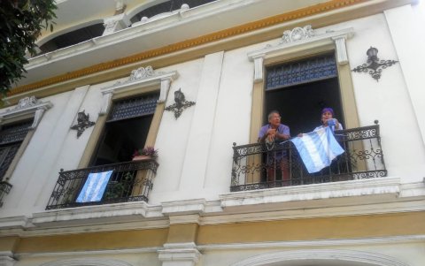 Patricia León y Luis Silva ultimaban los detalles de la jornada musical de este jueves.