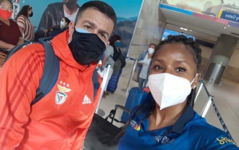 La Gacela Tenorio junto al entrenador Nelson Gutiérrez viajaron hacia Portugal con las medidas de bioseguridad necesarias.