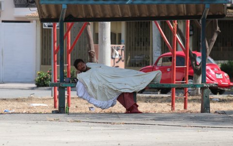 Problemática. La presencia de indigentes y adictos atemorizan a los residentes del sector.