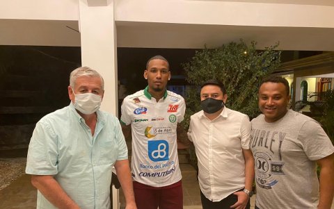 Vinicio Angulo llegó a préstamo a Liga de Portoviejo. Estaba en Dorados de Sinaloa.