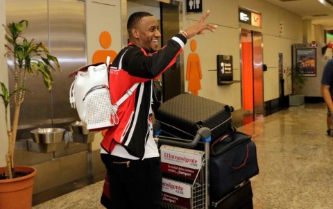 Jaime Ayoví dejó el fútbol argentino para ponerse la camiseta de Guayaquil City.