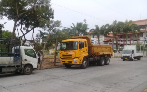 Trabajo. Las cuadrillas se llevaron los desperdicios y maleza. En el sitio EXPRESO comprobó que habían hasta colchones abandonados.