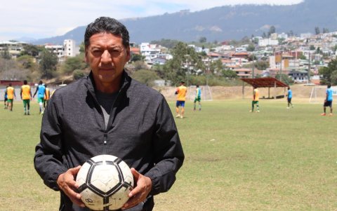 Sixto Vizuete dirigió a la selección ecuatoriana de fútbol, y también en Bolivia.