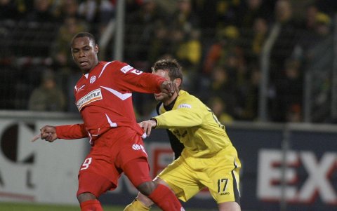 Félix Borja, futbolista tricolor con la camiseta del Maguncia de Alemania.