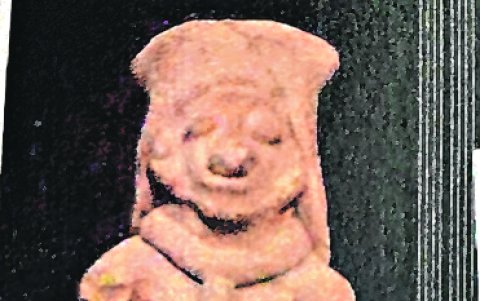 Esta estatuilla también fue señalada como original dentro de las 22 piezas incautadas en la casa de Bucaram.