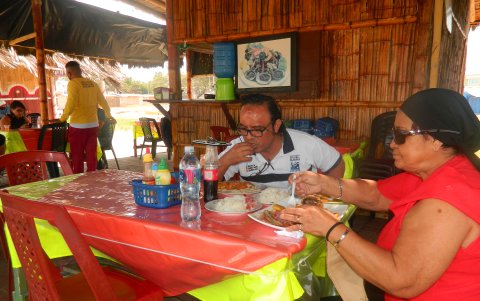 Escenario. Los comedores de la playa están abiertos, pero nadie puede bañarse.
