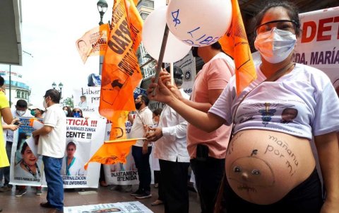 Mirna Muñoz asegura que tras la detención del ginecólogo que la atendía, no ha podido hacerse más control de su embarazo.