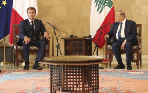 El presidente francés se reúne con Michel Aoun, mandatario libanés.