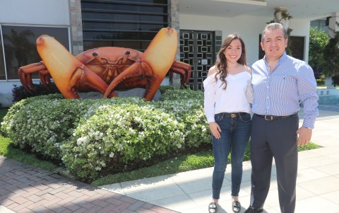 Efrén Coronel junto a su hija Genny Coronel