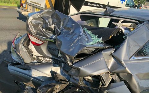 El vehículo quedó destrozado.