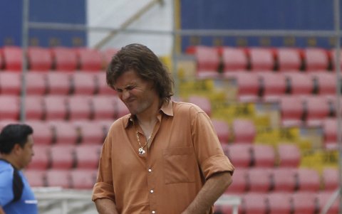 Rubén Darío Insúa, con su tradicional camisa marrón, que la tiene hace 23 años.