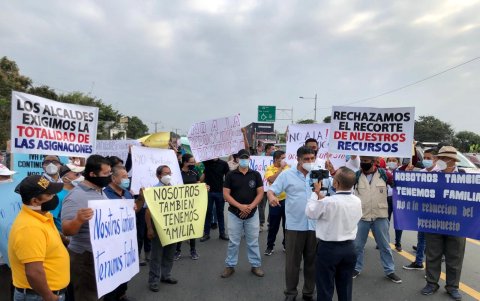 Reclaman devolución de impuestos al Gobierno.