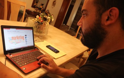 Domingo laboraba en una empresa de marketing, antes de convertirse en morochero.