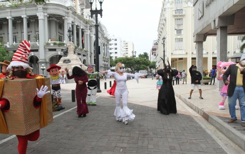 Plantón. La actividad se extendió por más de dos horas. Danzaron al son de samba.
