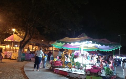 Parque. En los operativos se clausuró incluso un pequeño parque de diversión que estaba funcionando, pese a que estos sitios tienen prohibido operar aún.