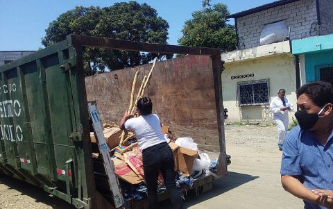 Los desechos fueron depositados en un contenedor que instaló Puerto Limpio.