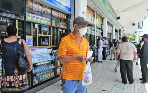 Referencial. Las distribuidoras de medicina en el centro de Guayaquil.