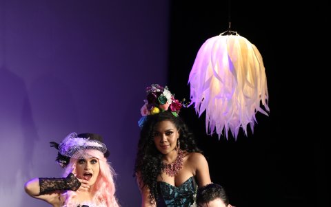 Sesión de fotos de Vivir es un Cabaret para Diario EXPRESO.