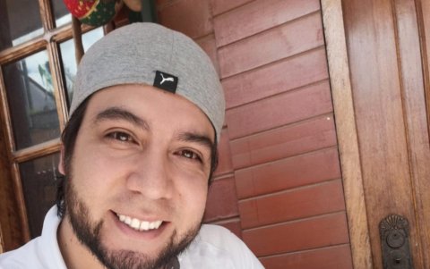 Paúl Sánchez y su hija Martina, seguidores de Liga de Quito.