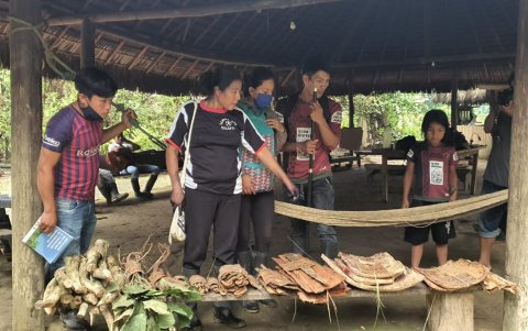 Viviendas. Los comuneros construyeron refugios improvisados donde aún hay familias que permanecen ante la falta de recursos