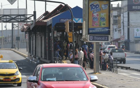 Un aspecto de una estación de la metrovía pospandemia.