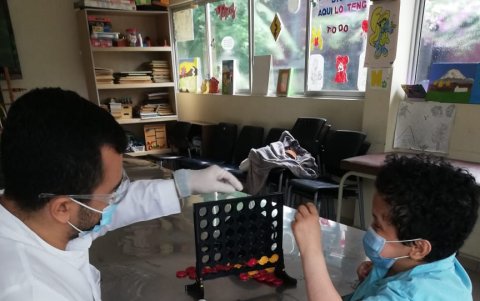 En el lugar, los albergados realizan actividades recreativas para mantenerse activos.