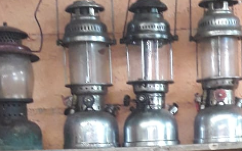 Lámparas. Iluminación. Los faroles de keroseno servían para alumbrar.