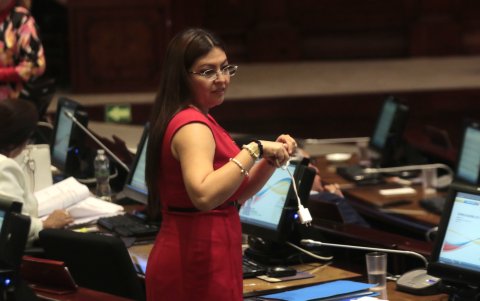 La exasambleísta Espín fue destituida. Buscó protección en Bolivia y luego en México.